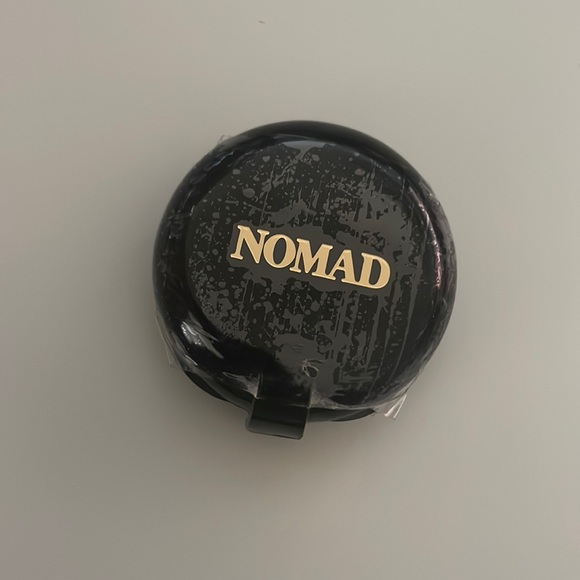 4/$25 Nomad illuminated highlighting powder - Picture 3 of 4